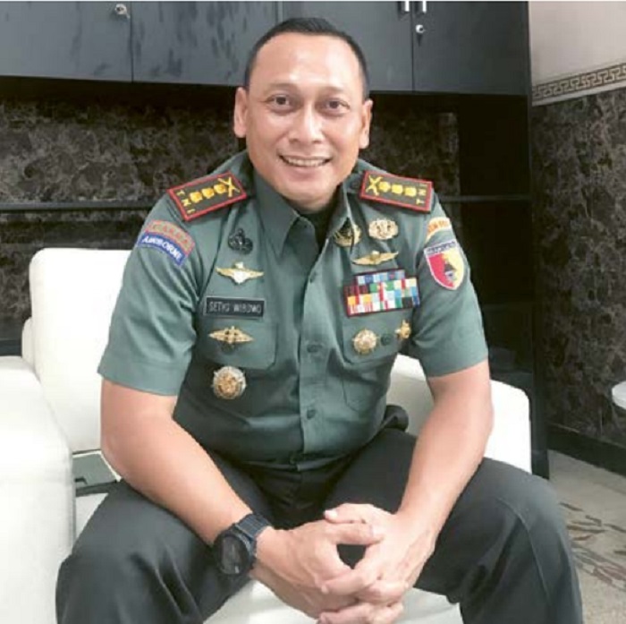 Kol Inf Setyo Wibowo berada di ruang kerjanya. Perwira menengah TNI itu resmi menjabat Komandan Korem (Danrem) 083/ Baladhika Jaya sejak 24 Februari lalu.