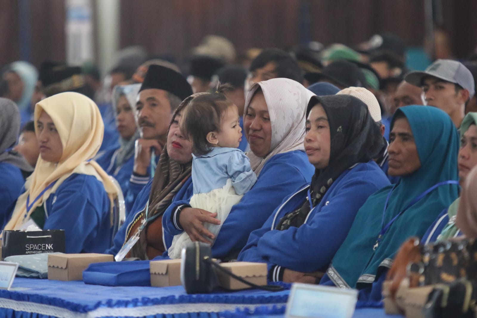 SUKSES: Para pengurus Koperasi SAE Pujon menggelar Rapat Akhir Tahun dengan penuh kekompakan dan kebersamaan, Minggu (3/3).