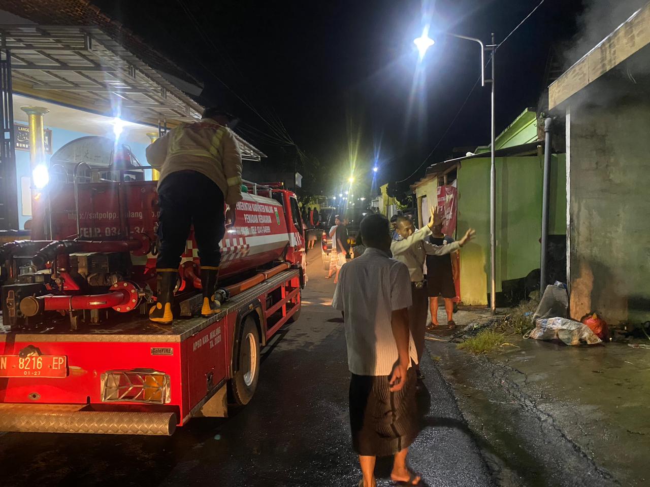 Blangwir adalah bahasa Malangan untuk pengganti mobil pemadam kebakaran, diserap dari kata Belanda brandweer
