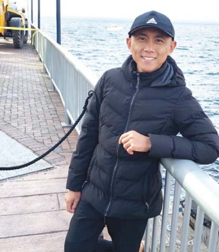 BERSANTAI: Alimin Adi Waluyo menikmati keindahan pantai Pullman, Washington, Amerika Serikat
