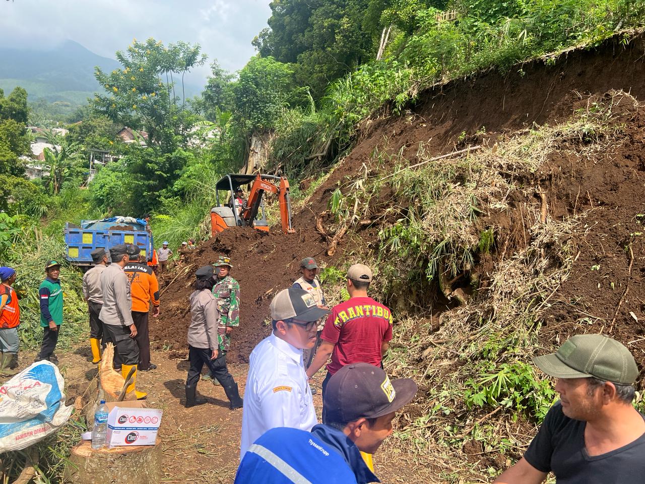 Longsor di Dalisodo Wagir Kabupaten Malang. BMKG memprediksi cuaca ekstrem masih akan terus bertahan sepekan ke depan