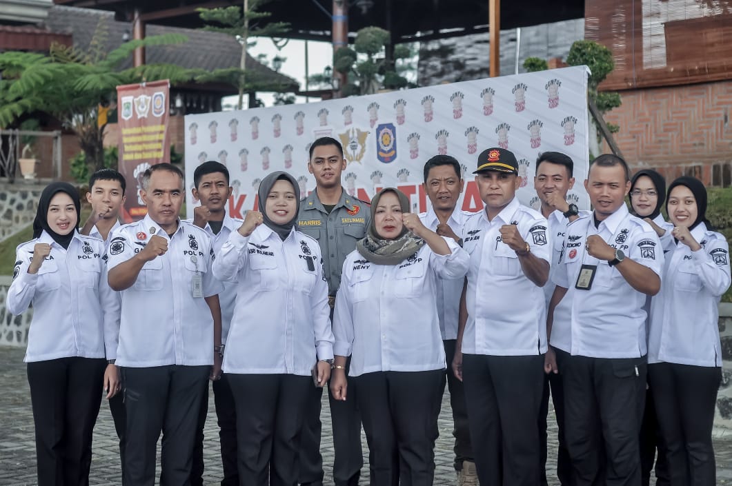 KOMPAK: Personel Satpol PP Kabupaten Malang.