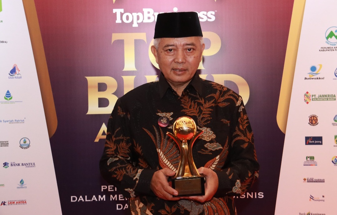 Untuk kali kedua berturut-turut Bupati Malang Drs HM Sanusi MM terpilih sebagai top pembina BUMD