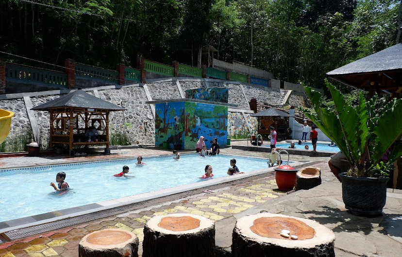 [Wisata Kolam Renang Sumberjati]