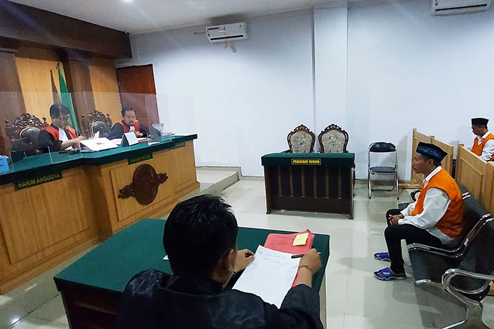 Wahyu Erlangga menyatakan menerima putusan satu tahun empat bulan penjara yang dibacakan majelis hakim Pengadilan Negeri Kepanjen kemarin (21/3).