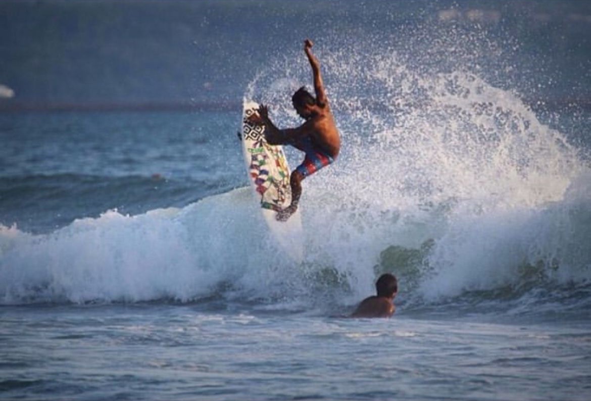 POTENSI SURFING:Atlet PSOI Jawa Timur melakukan latihan di Pantai Tanjung Penyu Kabupaten Malang beberapa waktu lalu.