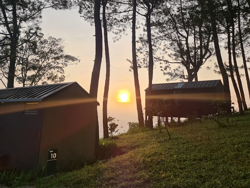 [Sunrise di Bobo Cabin]