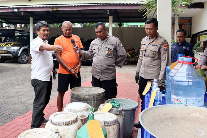 Pelaku produsen trobas Bantur yang dirilis di Polsek Gedangan Polres Malang