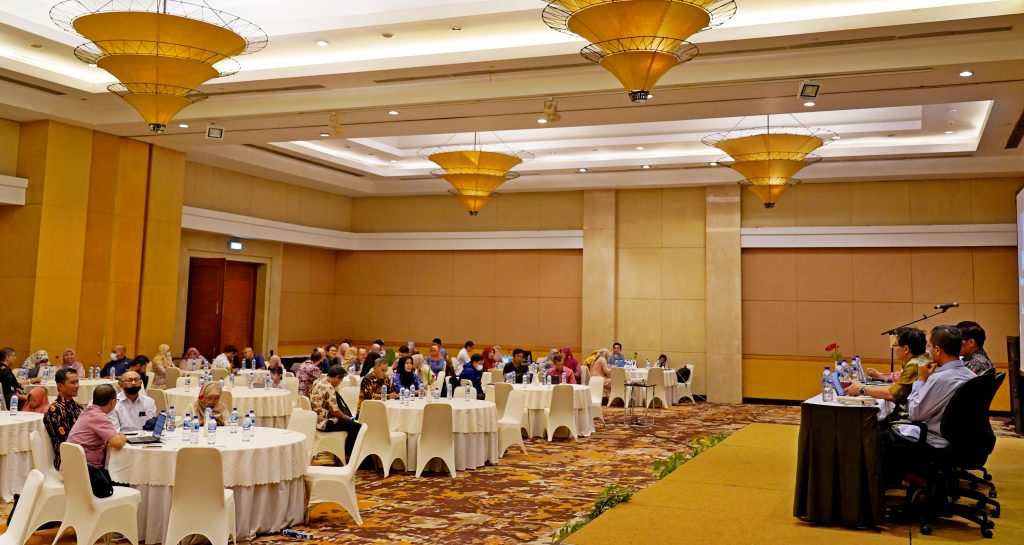 Finalisasi Panduan Program Penelitian dan Pengabdian kepada Masyarakat melalui Skema Dana Pengembangan PPG. Kegiatan ini dilaksanakan, Kamis, 28 Maret 2024, di Hotel Santika Premiere Malang