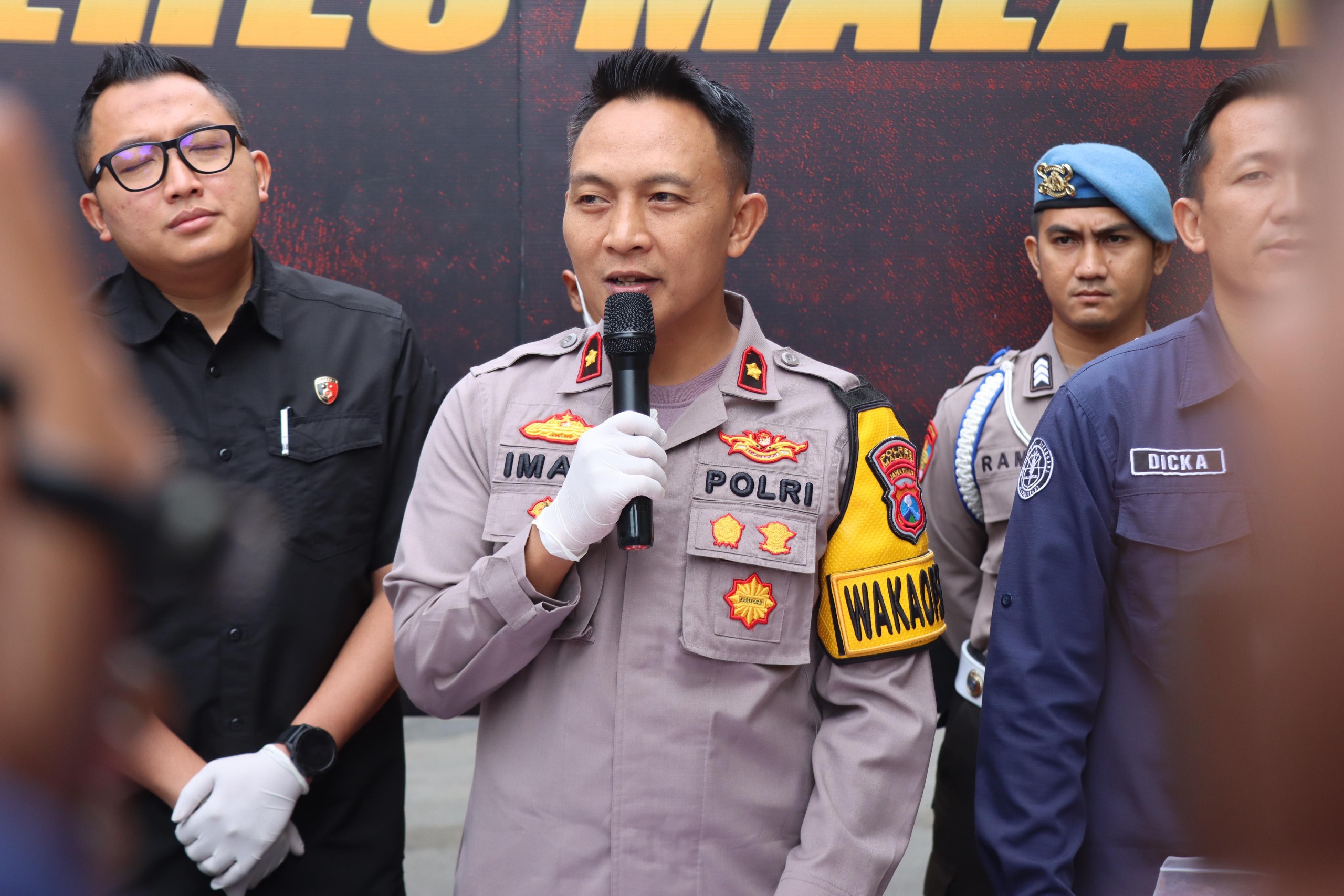 Wakapolres Malang Imam Mustolih dalam konferensi pers pembunuhan Gunung Katu Wagir