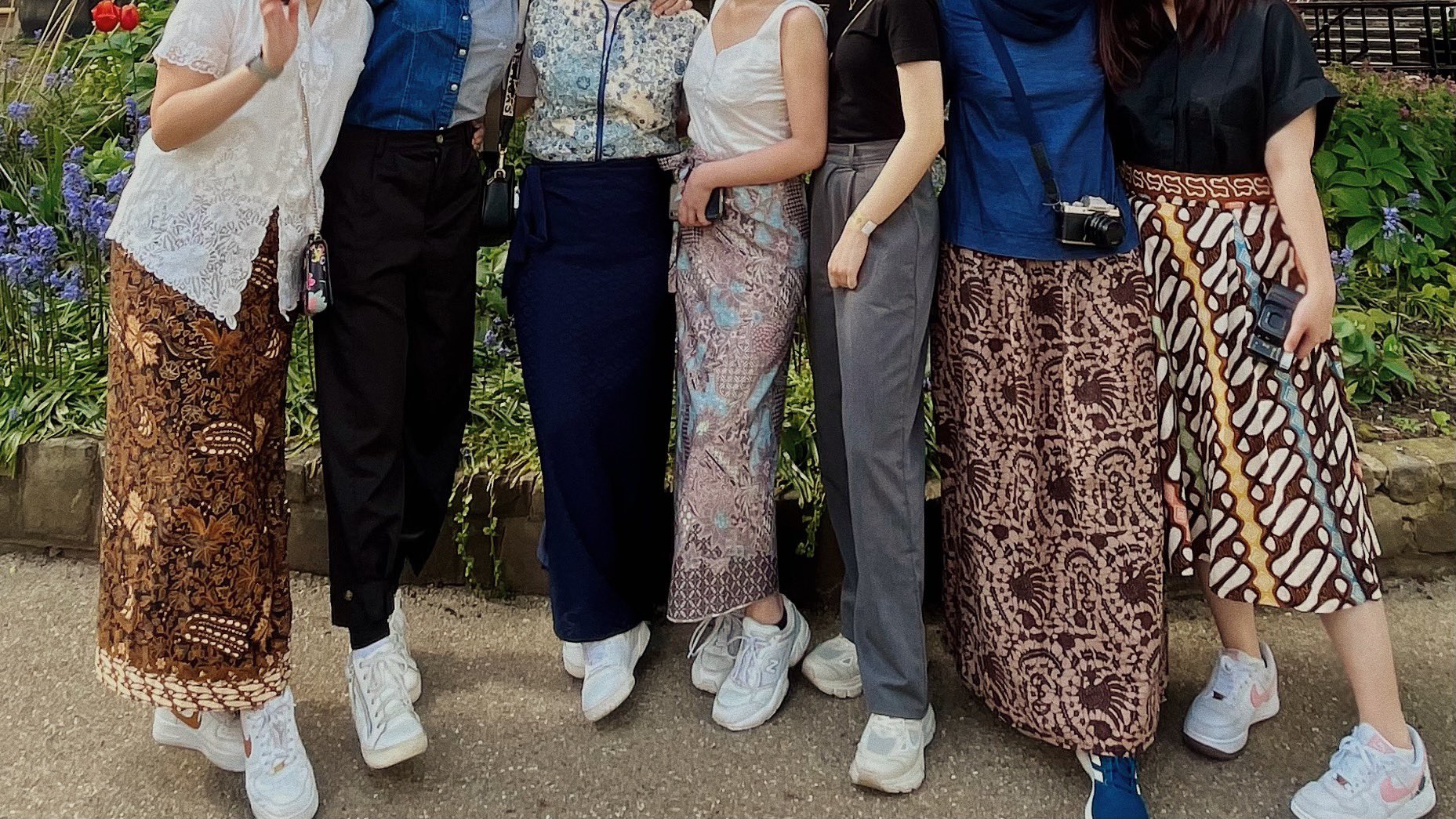Kain batik yang dipakai anak muda. (Istimewa)