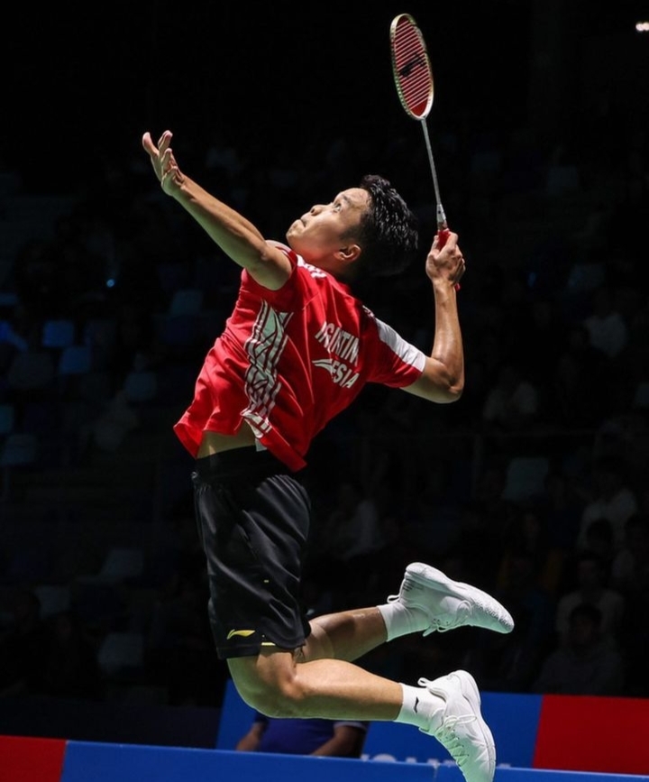 Momen saat Anthony Sinisuka Ginting Jump Smash. (Instagram @sinisukaanthony)