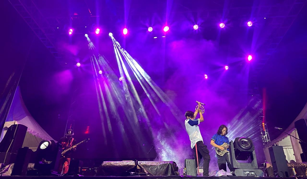 Penampilan GIGI di Biznet Festival Malang 2024 yang digelar di lapangan Rampal Kota Malang