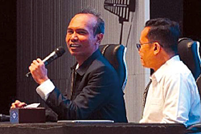 Imam Santoso, Wakil Rektor I Bidang Akademik UB memimpin briefing yang diikuti 644 pengawas UTBK-SNBT