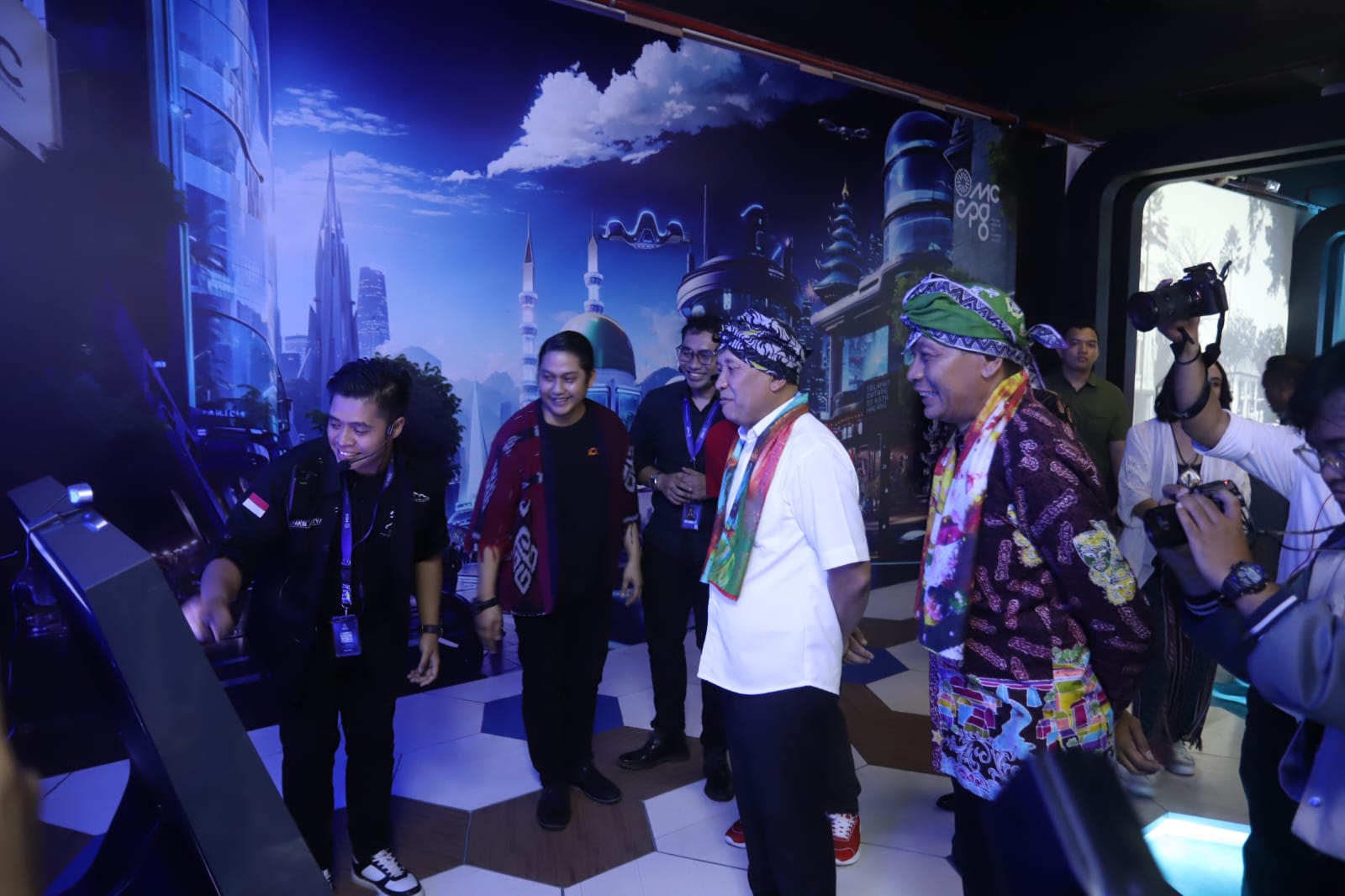 Teten Masduki, Menkop UKM (baju putih) di MCC didampingi Pj Wali Kota Malang Wahyu Hidayat