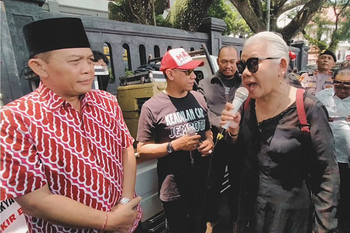 I Made Riandiana Kartika (kiri) Ketua DPC PDIP Kota Malang, menyebut penjaringan calon Wali Kota Malang akan dimulai pertengahan Mei