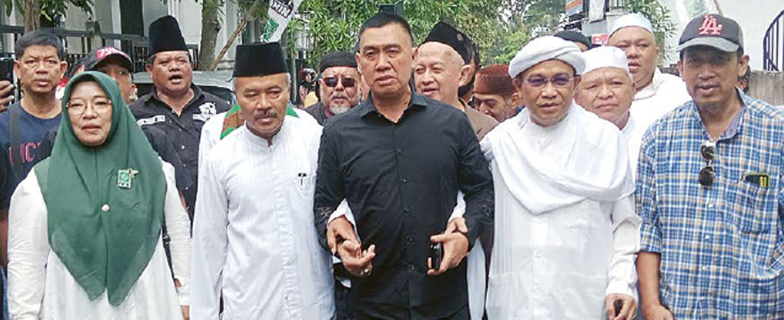 Abah Anton diantar simpatisannya mendaftar sebagai bakal calon Wali Kota Malang dari PKB