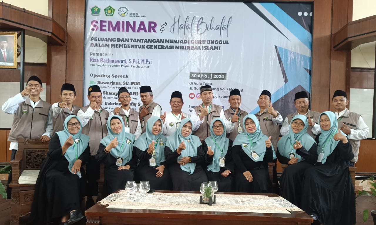 SEMINAR  : Panitia seminar dan halal bihalal  KKG PAI se-Kota Malang, di Aula Tugu.