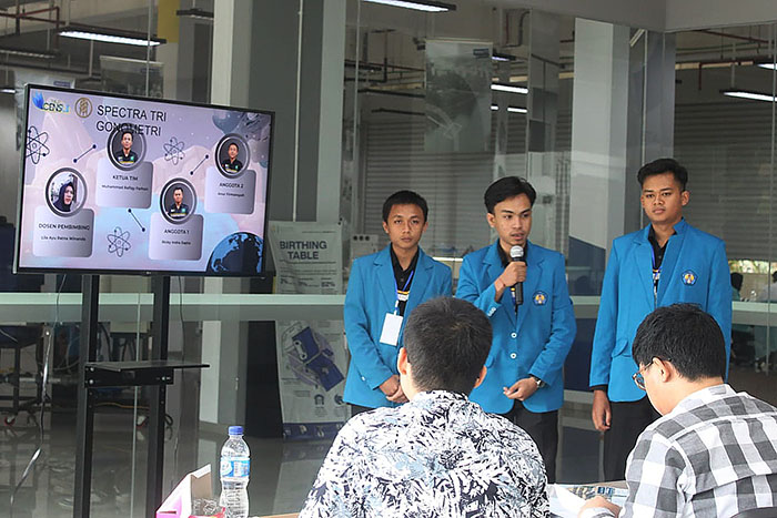 Tim Teknik Sipil ITN Malang dalam paparannya di Tender National Competition