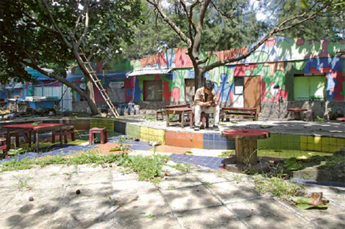 LOKASI STRATEGIS: Lahan bekas wisata Playground di Jalan Veteran sudah lama tidak digunakan dan mangkrak.