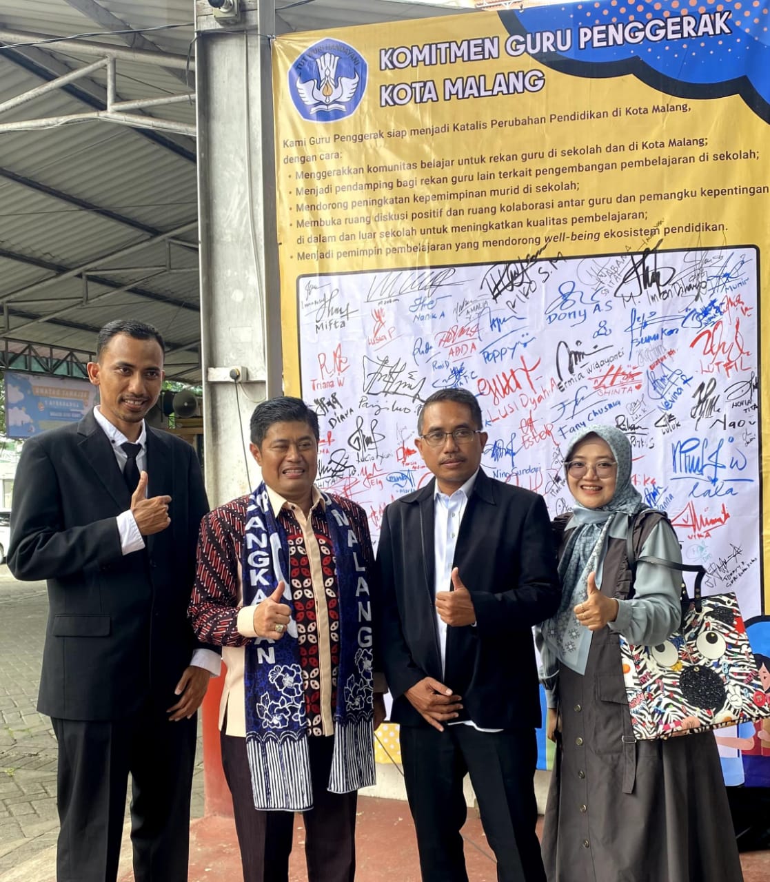 CGP Angkatan 9 Abu Najib Sofyan SPd (kiri) saat Panen Karya P5 bersama Kepala Disdikbud Kota Malang.