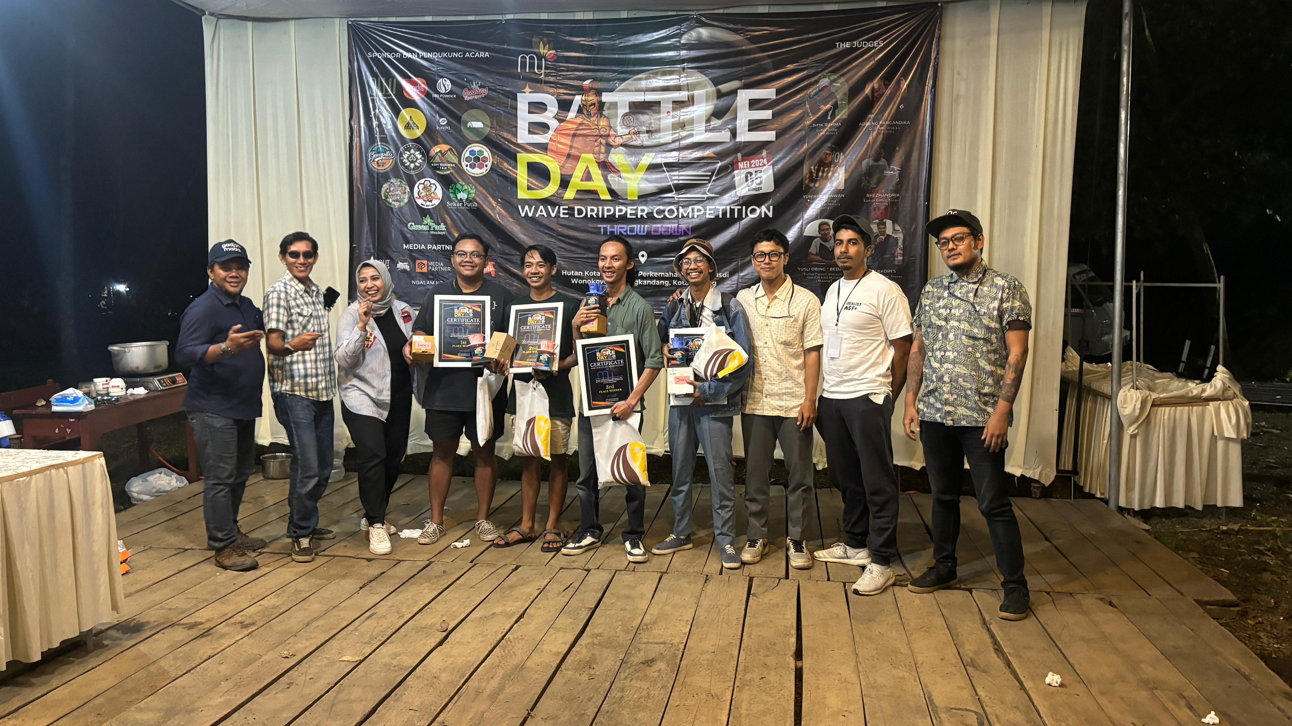 Sejumlah peserta My Kopi Battle Day Wave Dripper Competition Minggu (5/5)