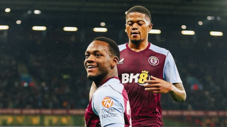 Dua pemain Aston Villa merayakan gol. (Instagram)