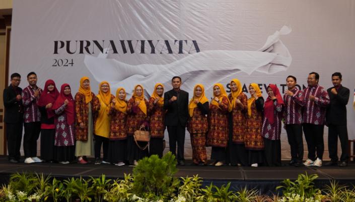 KOLABORASI : Kebersamaan tim manajemen SMAN 4 Malang bersama komite dan wali murid kelas XII, untuk mengantarkan siswa meraih berbagai prestasi akademik sampai non-akademik.