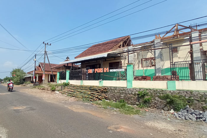 Bangunan sekolah SMP PGRI 01 Wonosari Malang pada Rabu (22/5)