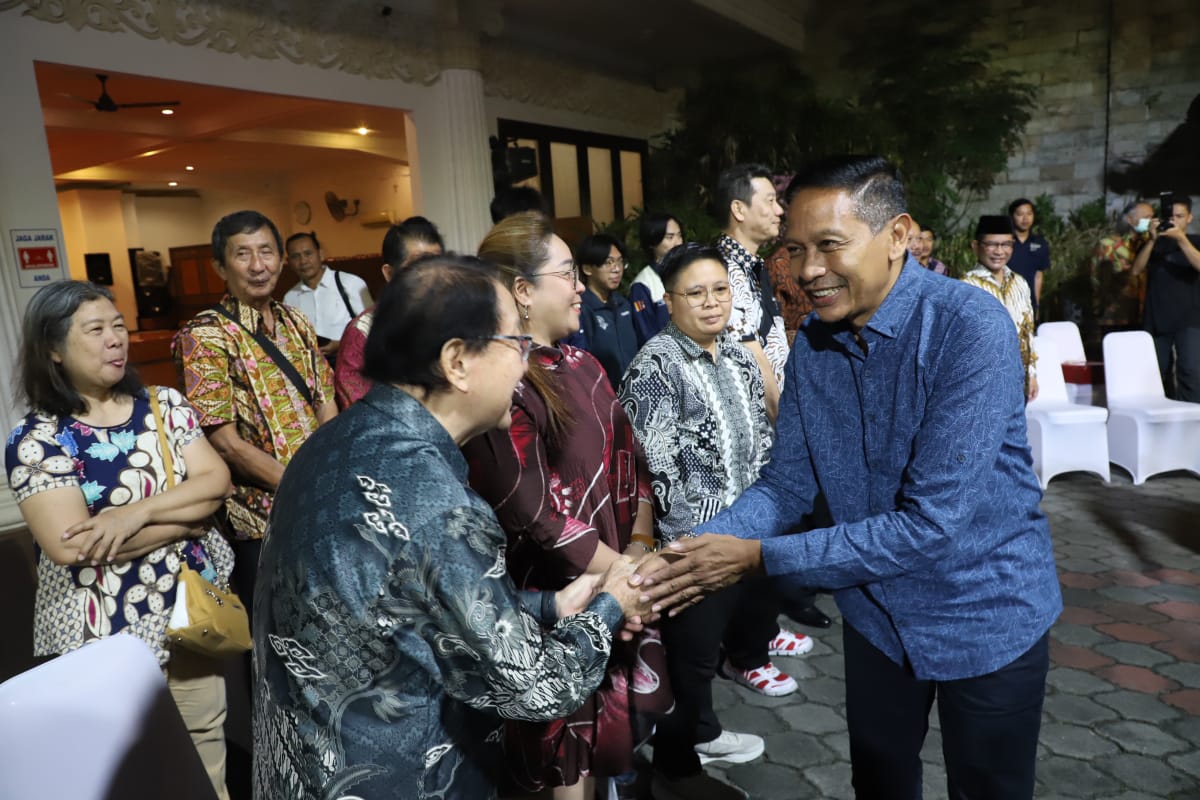 Pj Wali Kota Malang Wahyu Hidayat mengunjungi Vihara Dharmamitra Arama Jalan Soekarno Hatta