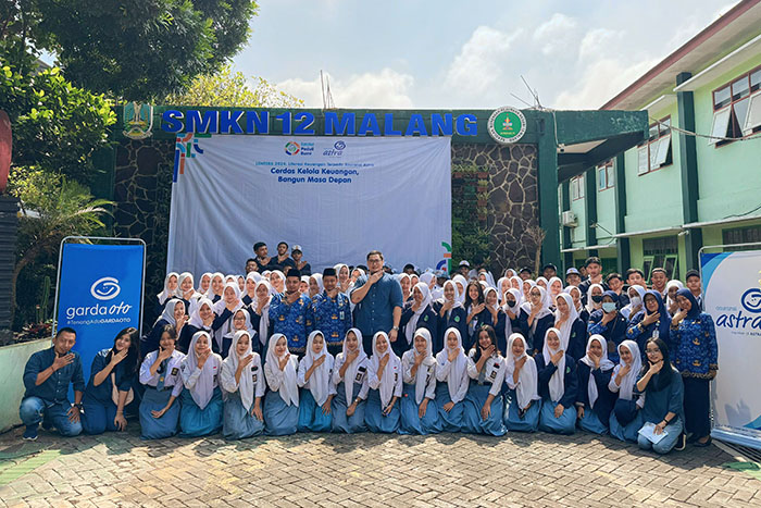 Asuransi Astra menjalankan Literasi Keuangan Terpadu Asuransi Astra (LENTERA) untuk siswa SMKN 12 Malang