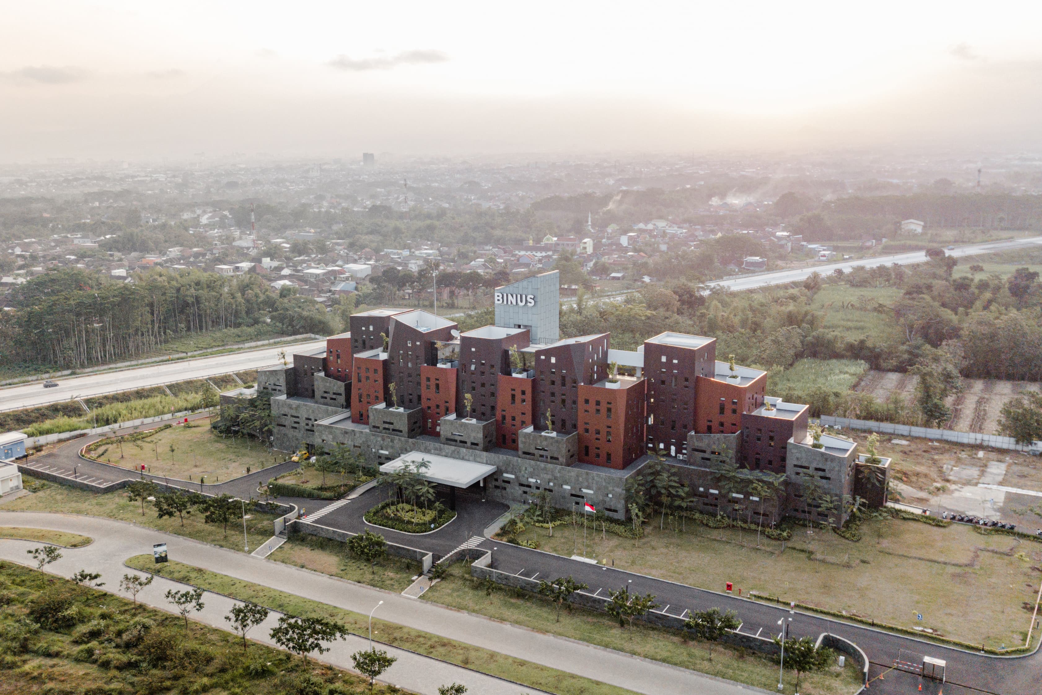 BINUS University kampus Malang dari pencitraan udara