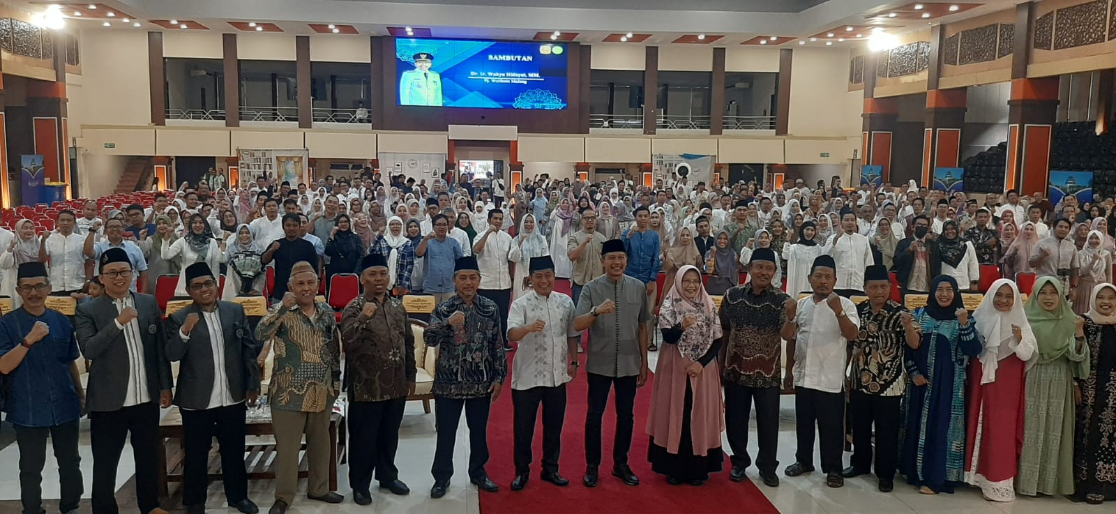 IMTIHAN : Kebersamaan orang tua siswa SD Insan Amanah Malang, dan para tamu undangan di Gedung Samantha Krida Universitas Brawijaya.