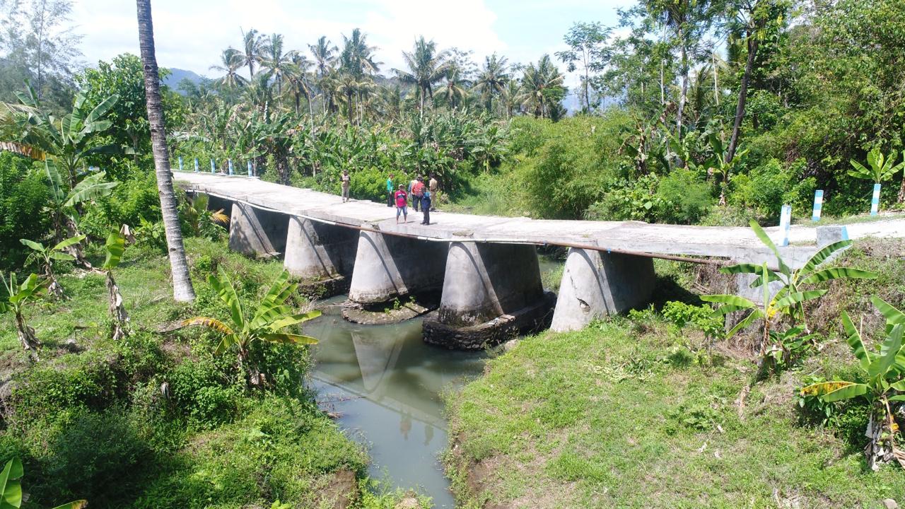 Jembatan penghubung menuju Pantai Licin, Desa Lebakharjo Kecamatan Ampelgading Kabupaten Malang