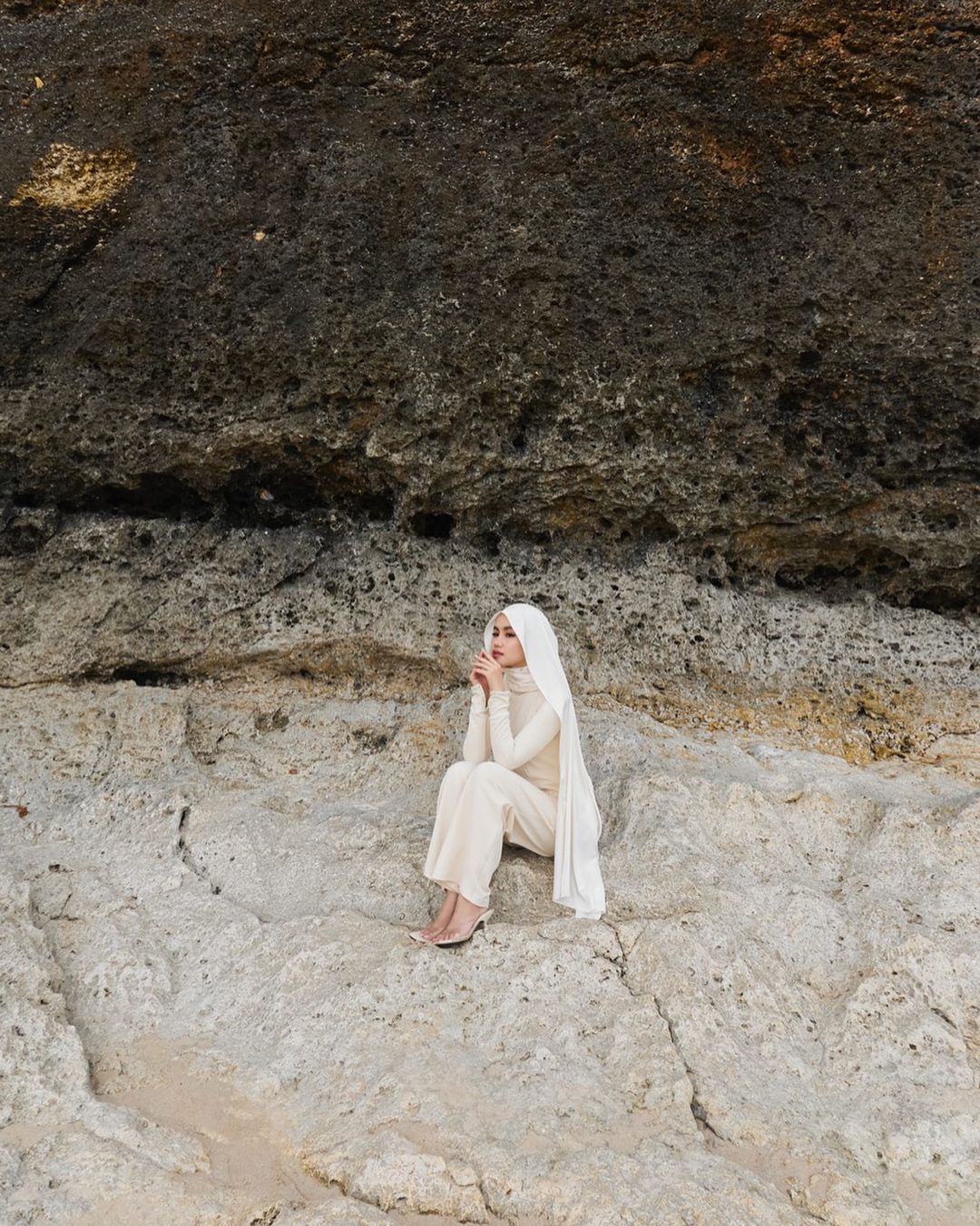 OOTD Pantai. (Ig @sashfir)