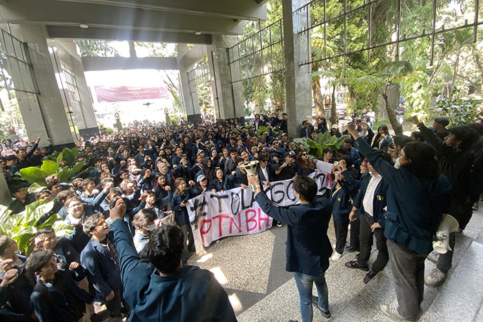 Demonstrasi mahasiswa UB menolak kenaikan UKT yang diterapkan rektorat