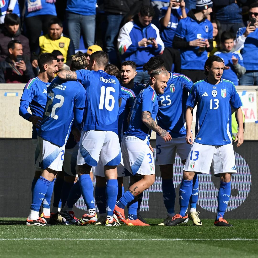 Pemain Timnas Italia berselebrasi seusai mencetak gol ke gawang Ekuador pada 25 Maret lalu. (Instagram Azzuri)