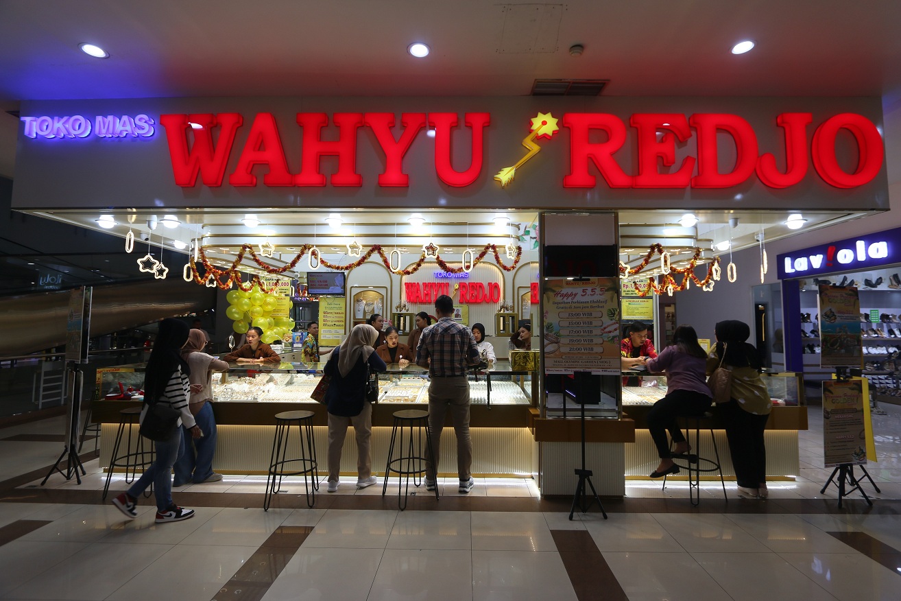 TAWARKAN PROMO: Toko Mas Wahyu Redjo menawarkan promo menarik beli satu gratis satu hingga 9 Juni mendatang.