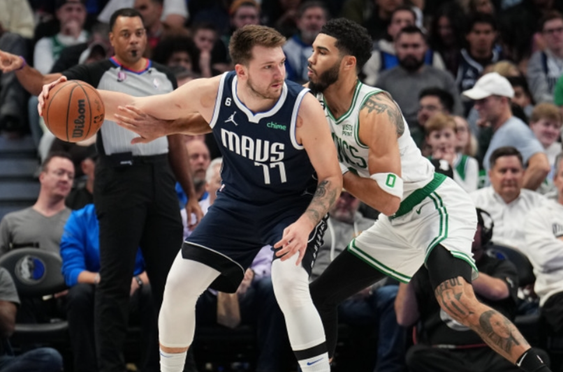Pemain Dallas Maverick Luca Doncic mendapat pengawalan ketat. (Istimewa)