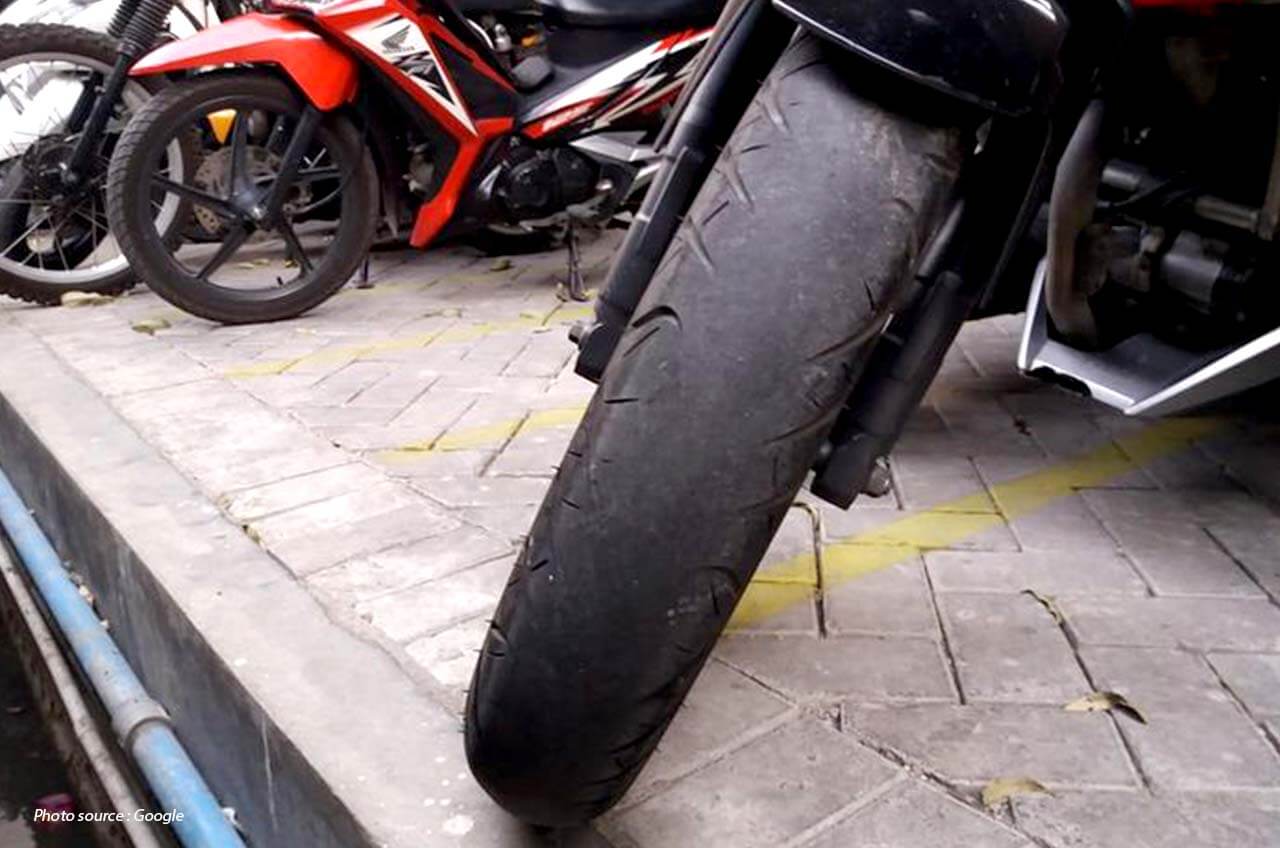 Ilustrasi ban sepeda motor yang sudah aus. (Wahana Honda)