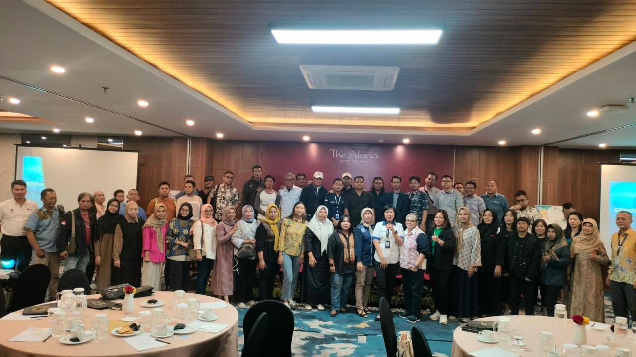 BANYAK PEMINAT: Para seller dan travel agent se-Jatim foto bersama  usai acara Experience Malaysia Seminar 2024, di The Alana Hotel Malang, (6/6) kemarin.