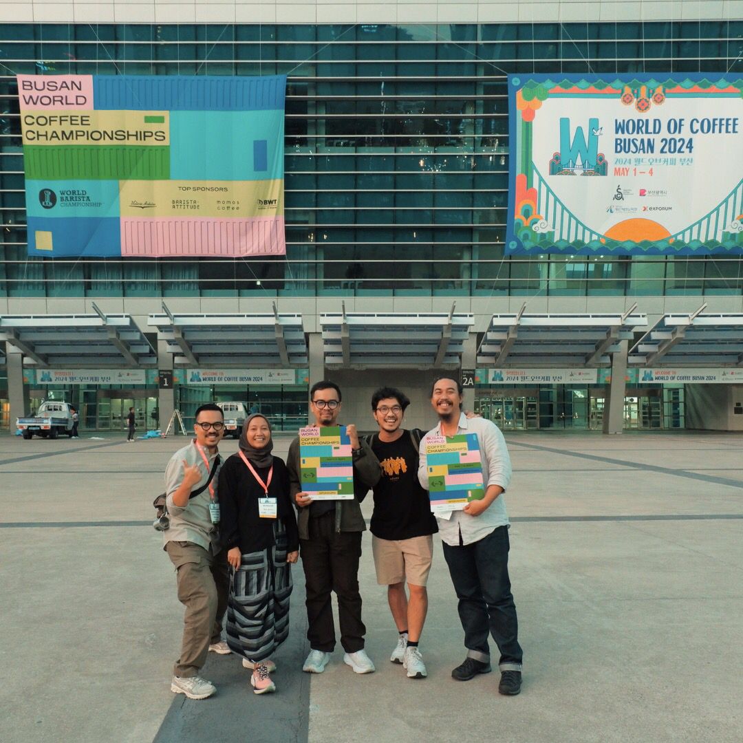 Nur Jamila, Direktur PT Berangan Ragam Rasa (dua dari kiri) dalam gelaran World of Coffee Busan 2024
