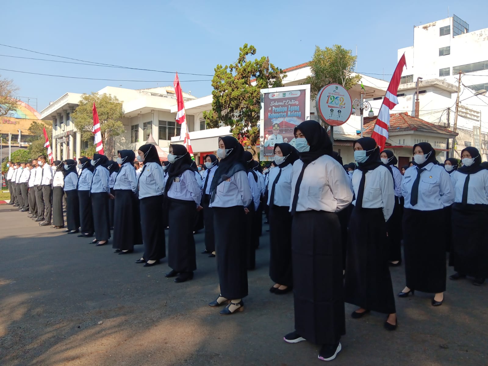NON-ASN: Tenaga honorer Pemkab Malang yang diangkat menjadi PPPK mengikuti kegiatan penyerahan SK beberapa waktu lalu.
