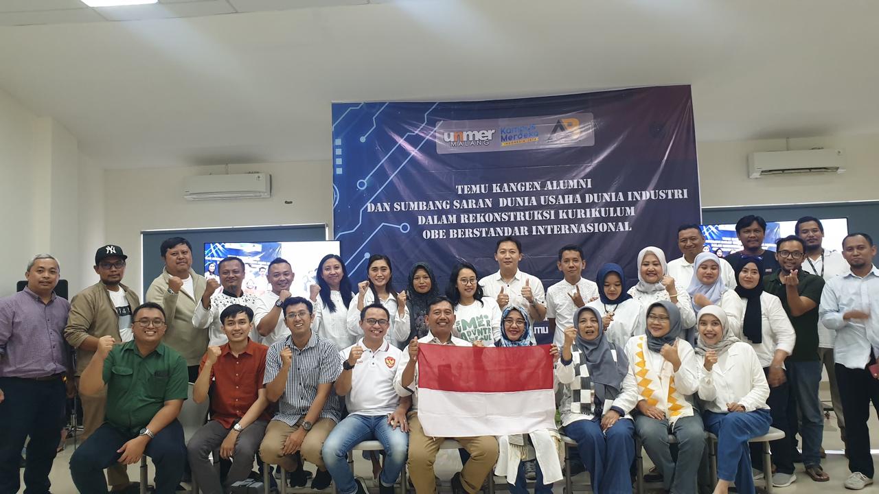 SAMAKAN PERSEPSI: Foto bersama perwakilan alumni Administrasi Bisnis seusai acara (9/6)