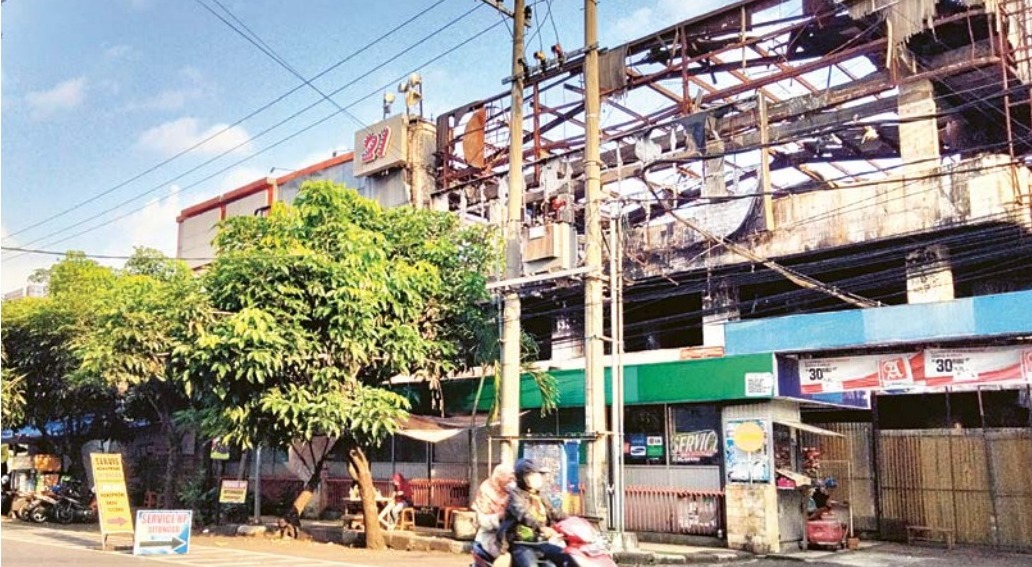 Gedung Malang Plaza yang terbakar pada 2 Mei 2023 lalu masih belum direnovasi hingga kemarin (10/6).