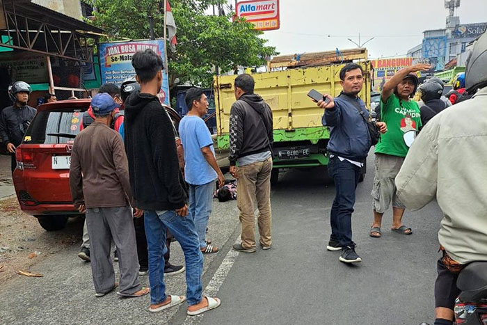 Truk yang menghantam dan menewaskan pejalan kaki di Karanglo Malang.