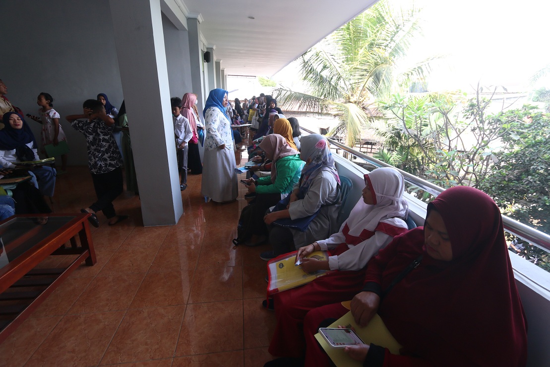 Suasana PPDB jalur prestasi lomba di kantor Disdikbud Kota Malang awal Juni lalu. (Satria Cahyono/Radar Malang)