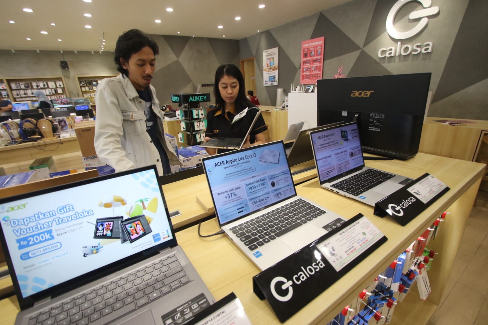 TERJANGKAU SEMUA KALANGAN: Produk Acer menjawab kebutuhan pelajar, gamers, hingga kalangan pengusaha.