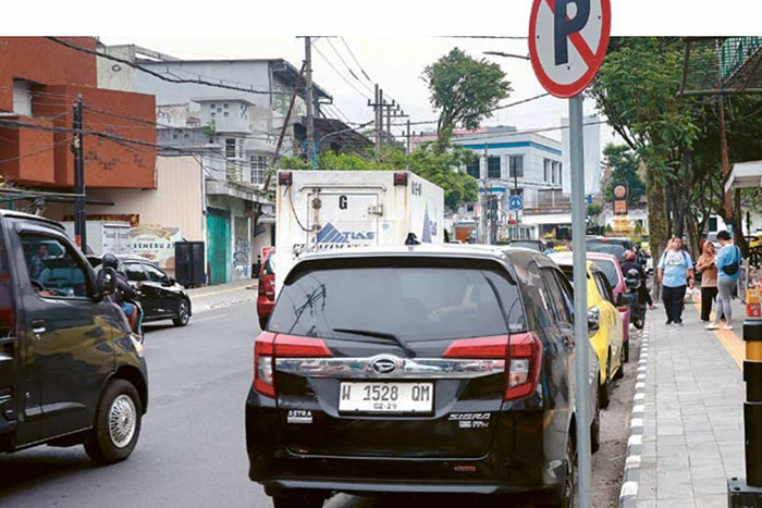 Parkir liar di Jalan Semeru Kota Malang