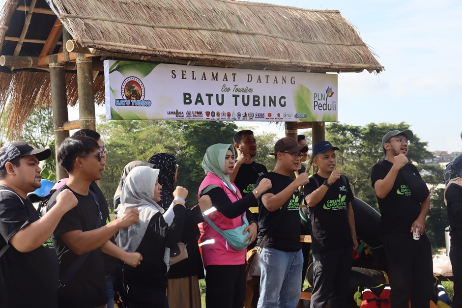 Tim Srikandi PT PLN (Persero) UIP JBTB bersinergi dan berkaloborasi dengan semua pihak yang terlibat dalam Kegiatan Bersih &ndash; Bersih Sungai Gedang Klutuk, Kelurahan Temas, Kecamatan Batu, Kota Batu.